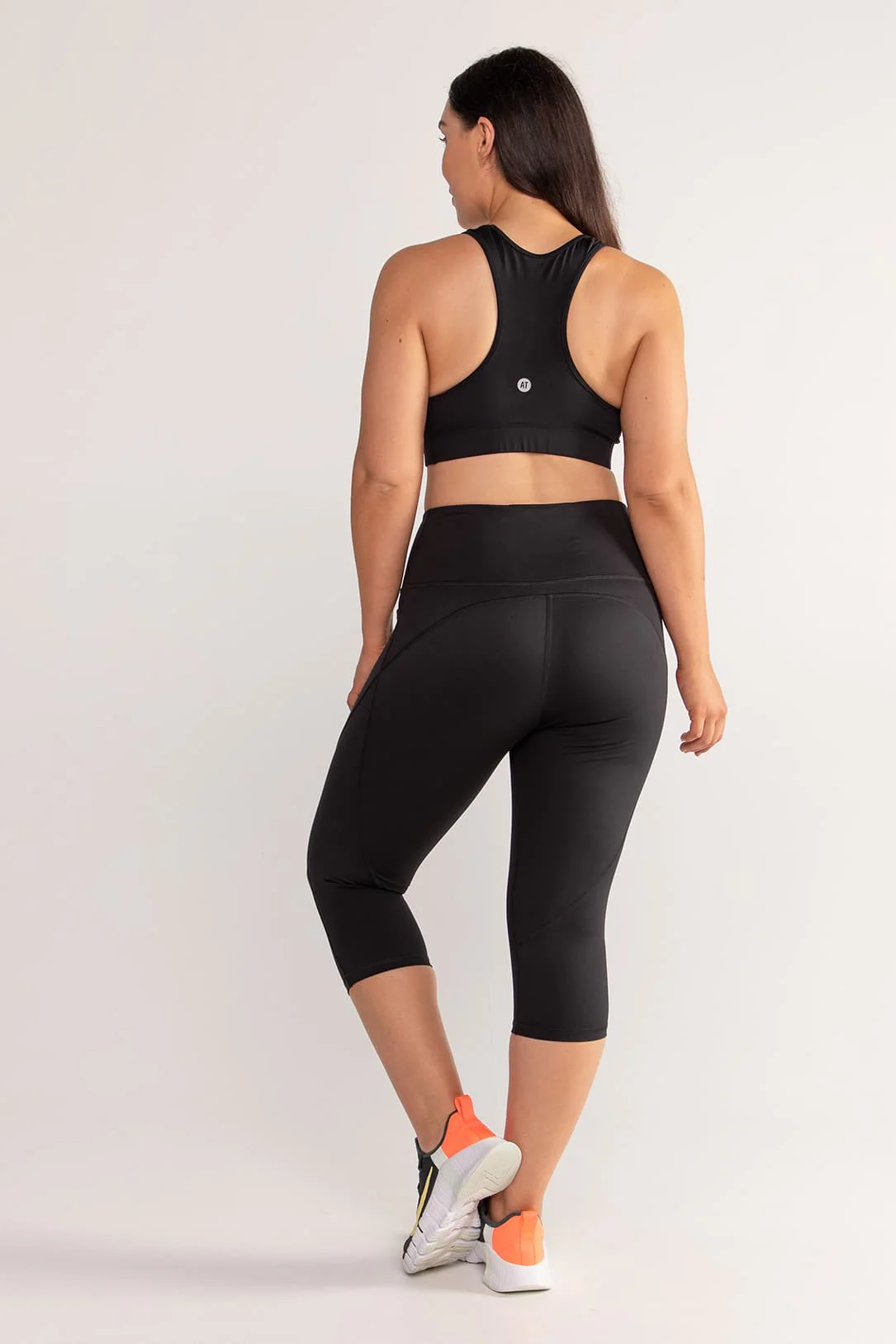 Training Pocket Move 3/4 Length Legging - Black - Image 10