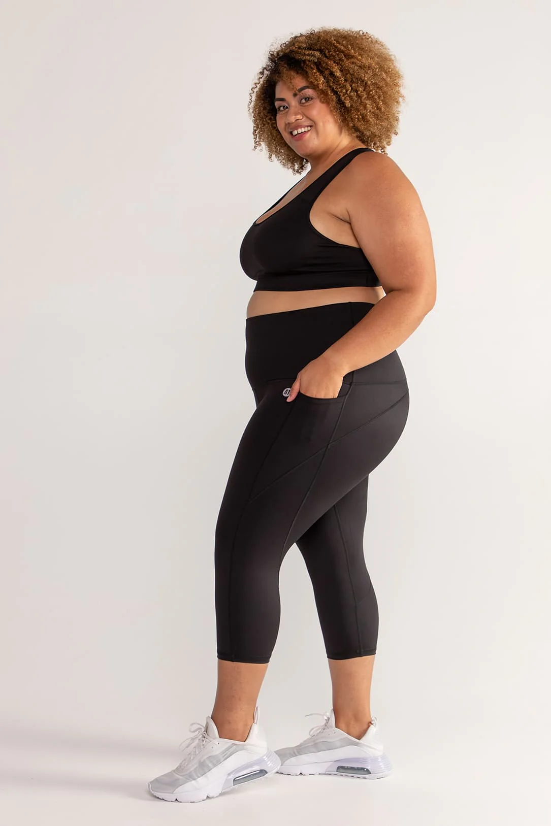 Training Pocket Move 3/4 Length Legging - Black - Image 3